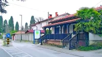 25-letna voznica je s prekrški nadaljevala tudi po tem, ko je 
prečkala nekdanji mejni prehod v Šempetru pri Gorici.