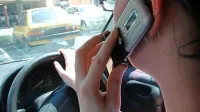 Agencija za varnost prometa predlaga zvišanje kazni za 
telefoniranje med vožnjo.