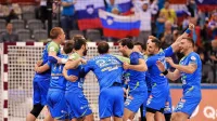 Slovenski rokometaši so bili  v zadnjih medsebojnih dvobojih 
uspešnejši od Makedonije. Tako so se zmage veselili na 
svetovnem prvenstvu leta 2015 v Katarju. 