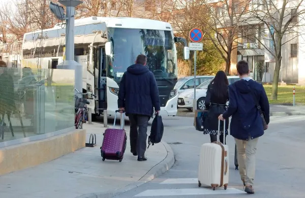 19 novo zaposlenih Štajercev naj bi se v Novi Gorici uvajalo 
od dva do tri mesece.