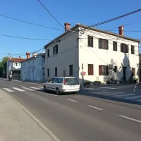 Še vedno ni znano, kdaj bodo na prehodu za pešce v Čežarjih 
namestili hitrostno oviro. 