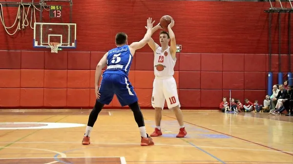 Dejan Milašinović (št. 10) je Gorenjcem nasul kar 32 točk.