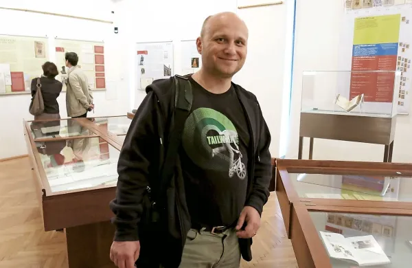 Idejni oče  portala Fran je jezikoslovec dr. Kozma Ahačič, ki so 
ga bralci  časopisa Delo pred nekaj dnevi  razglasili za 
osebnost leta 2017. 