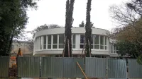 Gradbena dela v stavbi in okoli nje gredo h koncu in bodo 
sklenjena do 31. marca.