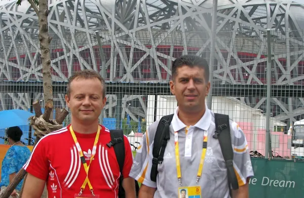 Peter Ljubič (levo ) in Nenad Krstić na olimpijskem prizorišču v Pekingu 
leta 2008.