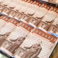 Tokratno Izvestje je posvečeno Štefanu Kociančiču. 