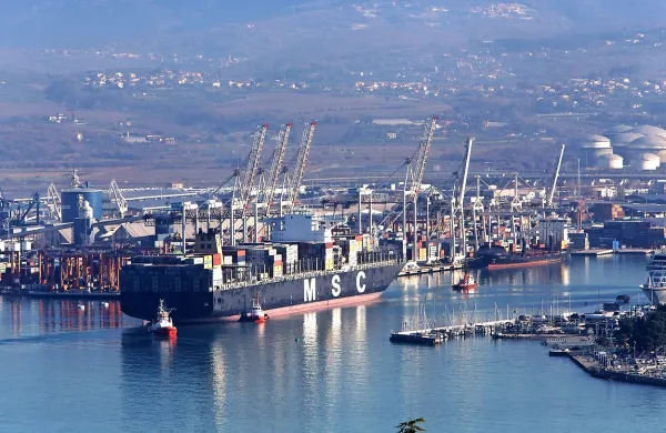 Iščejo delavce za nelegalno delo v Luki