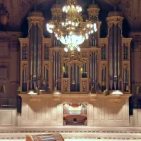 Veličastne koncertne orgle prihajajo v Koper iz znane koncertne dvorane Tonhalle v Zürichu.