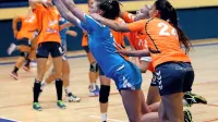 Tako Koprčanke (v oranžnem) in Hrpeljke, ki bodo redni del 
sezone sklenile z medsebojnim obračunom v Bonifiki, si želijo 
obstanek zagotoviti že pred zadnjo tekmo sredi marca. 