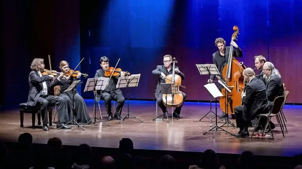 Na januarskem abonmajskem koncertu Kulturnega doma 
Nova Gorica je minuli ponedeljek nastopil  Schubertov oktet.  