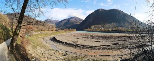 Jezero je razkrilo svoje drobovje