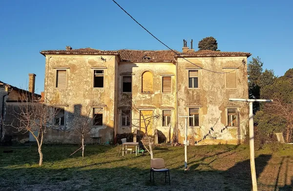 

Lastnik palače zagotavlja, da ne nameravajo posegati v njeno 
zunanjost, ohranili pa bodo tudi vrt, saj želijo v celoti slediti 
slogu nekdanje podeželske vile.

