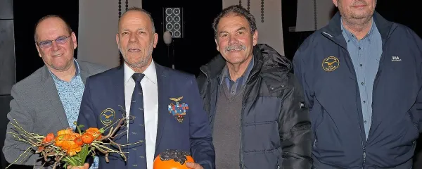 Osebnost Primorske 2017 Benjamin Ličer v družbi kolegov iz Obalnega letalskega centra (z leve): Claudio Del Giusto, Ivan 
Grzetič in Amedeo Žigon