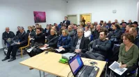  Okrogli mizi o konceptih razvoja podeželja v Slivju  je prisluhnila polna dvorana vaškega doma.  Prišli so domačini, pa tudi udeleženci iz širše okolice.  