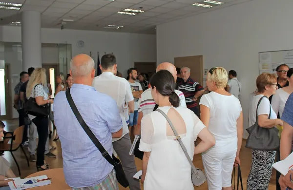 Takšne gneče, kot je bila lani julija na javni dražbi za prodajo 
stanovanj v Eda centru, pri prodaji preostalega premoženja 
družbe Euroinvest verjetno  ni pričakovati.