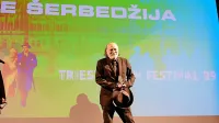 Zahvalni govor Radeta Šerbedžije je v dvorani gledališča 
Miela požel bučen aplavz.