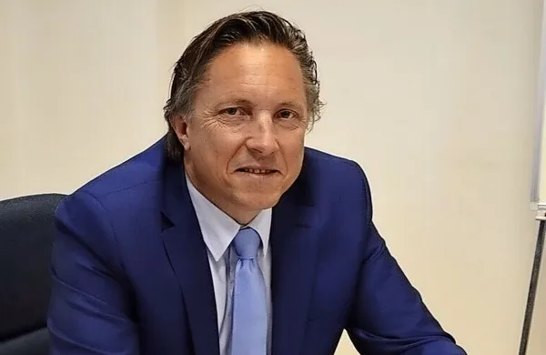 Evgenij Komljanec, direktor ZD Izola: “Nove 
zaposlitve so odvisne od širitve mreže na državni 
ravni -  od plačnika ZZZS in zdravstvenega 
ministrstva.”