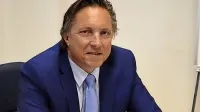 Evgenij Komljanec, direktor ZD Izola: “Nove 
zaposlitve so odvisne od širitve mreže na državni 
ravni -  od plačnika ZZZS in zdravstvenega 
ministrstva.”