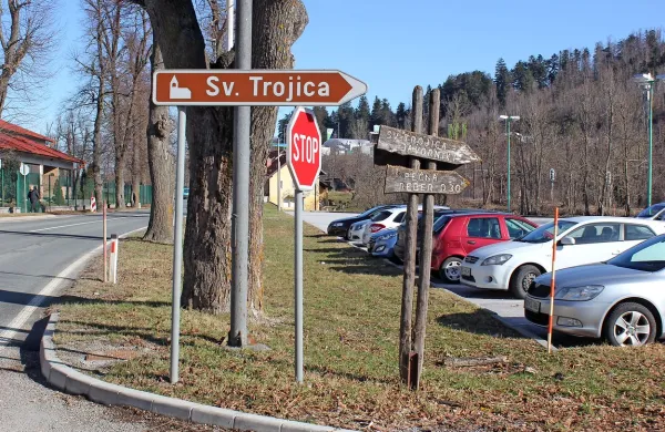 Sveta Trojica je eden najbolj priljubljenih planinskih ciljev na
Postojnskem in Pivškem, a zaradi varnosti bo uradno osvojljiva le še iz Trnja in Slovenske vasi, ne pa tudi mimo
vojaškega vadišča.
