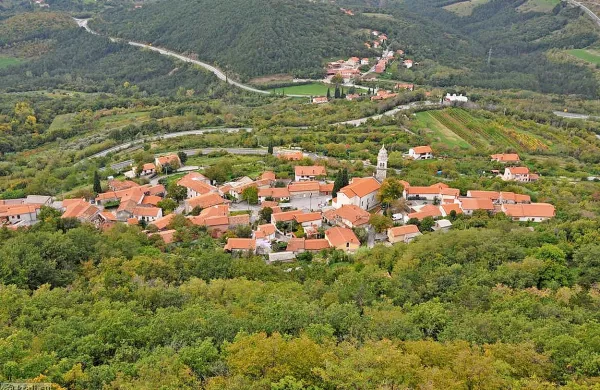 Se bo KS Črni Kal razdelila na dva dela in bodo v vaseh pod 
Kraškim robom dobili  novo KS?