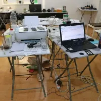 V klicnih centrih so vodje nadzirali “telefoniste” in jih zaradi 
neposlušnosti  tudi kaznovali. 