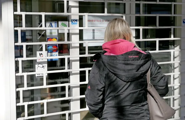 Zaradi stavke v lekarnah ljudje včeraj nekaj ur niso mogli do 
zdravil.
