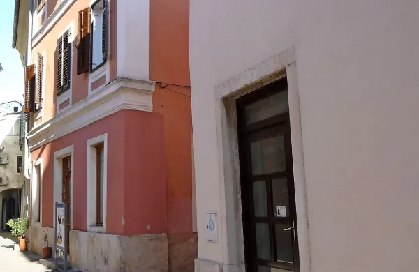  Ko bodo priskrbeli opremo, bodo psihoterapevtsko dejavnost izvajali na Koprski 22.  