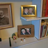 Oleg Mandić je prejel veliko priznanj in nagrad, z njim so se 
fotografirali predsedniki ... 
