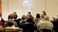 Na večeru ob 140. obletnici Otona Župančiča, ki je pritegnil 
številne obiskovalce,  so o  pesniku govorile (z leve) dr. Ignacija 
Fridl Jarc, dr. Alenka Župančič in Carmen L. Oven. 