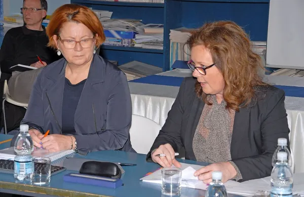 Direktorica šempetrske bolnišnice Nataša Fikfak v odstopu 
(levo) in predsednica sveta zavoda Anita Manfreda ves čas, 
tako kot preostali člani sveta, tvorno sodelujeta.    
