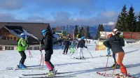 Nad Cerknim je v preteklih dneh  vijugalo toliko ljudi, da je bil tudi  hotel v dolini polno zaseden.   