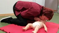  Istrske mamice želijo osvojiti znanje iz prve pomoči za 
dojenčke in otroke. 