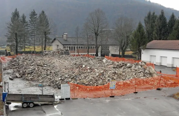 Na lokaciji porušene vojaške stavbe bo zrasel center za
zaščito in reševanje.