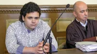 Stefan Cakić (ob njem desno odvetnik Gorazd Fišer) je včeraj 
le prebral zagovor, ki ga je pripravil že v preiskavi. 