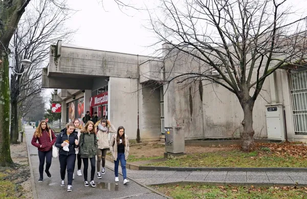 V stavbi, v katero trenutno dijaki  hodijo po sendviče, naj bi zraslo vozlišče dejavnosti, namenjenih mladim. Bo tudi inovativen 
in razvojno usmerjen?