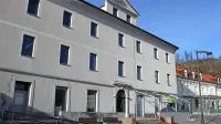 Stečajni upravitelj Epica bo za stavbo stare banke objavil 
javno dražbo, občina opozarja, da mora imeti pravico sodelovanja pod enakimi pogoji. 