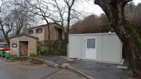 Peščene filtre, UV-svetilko in napravo za kloriranje so v 
Hotični postavili v zabojnik sredi vasi. 