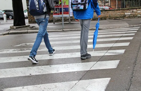 Vozniki pogosto ogrožajo varno prečkanje ceste.