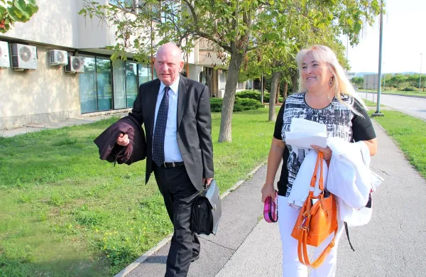 Nataša Fabris (na fotografiji z  odvetnikom Borisom Marčičem) že septembra lani  ni priznala krivde 
za številne očitke.   