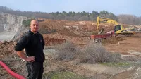 Da bi uredili progo, morajo preložiti kakih 10.000 kubičnih 
metrov materiala, je povedal Daniel Blade.  