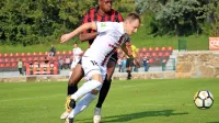 Davor Škerjanc (v ospredju)  kljub obilici pisarniškega dela še 
vedno tudi igra za člansko ekipo Tabora.