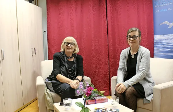 Irena Urbič (levo) je Simono Bergoč spoznala že kot osnovnošolko, 
ko jo je poučevala italijanski jezik. 
