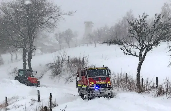 Namesto da bi čistili doma, so matarski gasilci hiteli na pomoč.