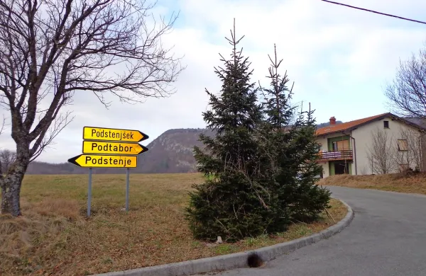 Prebivalci petih vasi na Bistriškem morajo že dve leti vodo 
prekuhavati, za pitje pa kupovati ustekleničeno.
