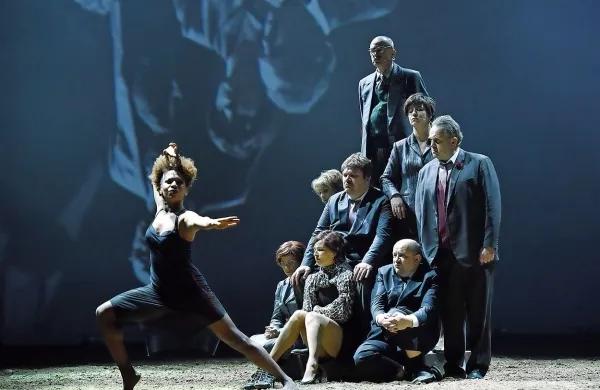 Letos, ko obhajamo 100. obletnico Cankarjeve smrti, nas velika koprodukcijska uprizoritev farse Pohujšanje v dolini šenflorjanski na 
odru Cankarjevega doma  v Ljubljani opominja, da se odnos naših oblastnikov do kulture v sto in več letih ni prav nič izboljšal.