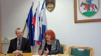 Varuhinja človekovih pravic Vlasta Nussdorfer je tokrat prvič 
prisluhnila težavam ljudi v Pivki, kjer jo je sprejel župan Robert 
Smrdelj.