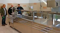 Dijakom ilirskobistriške srednje šole so v teh dneh toplo malico 
začeli streči v novi kuhinji. 
