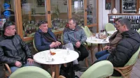 Ivica Senjak (drugi z leve) se je včeraj v Kopru srečal s slovenskimi 
ribiči.   