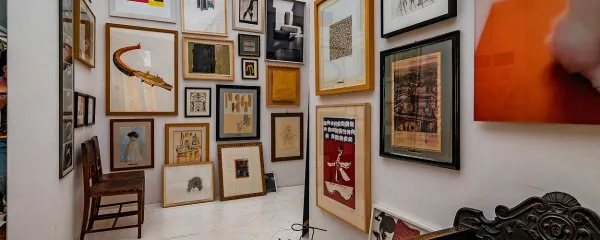Hodnik kot galerija 
sodobne umetnosti.