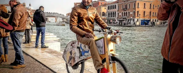 Ekipa Big Buddy Bike je zanimanje za velikega poganjalca med 
ljudmi preverjala tudi v Benetkah.